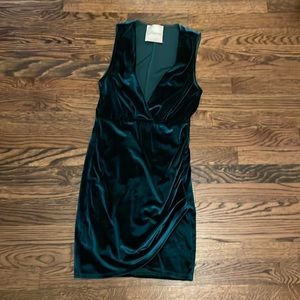 Green velvet dress, v-front
